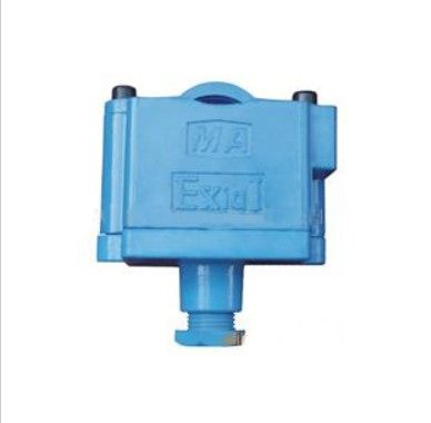 GKT5L設備開停傳感器產(chǎn)品詳情  　　GKT5L設備開停傳感器產(chǎn)品介紹  　　礦用設備開停傳感器主要用于監(jiān)測煤礦井下機電設備(如采煤機、運輸機、提升機、破碎機、局扇、泵站、風機等)的開停狀態(tài)，并把檢測到的設備開停信號轉換成各種標準信號傳輸給礦井監(jiān)測系統(tǒng)(或其它向地面?zhèn)魉托畔⒌妮d波設備等)，GKT5L設備開停傳感器可實現(xiàn)由地面對全礦電氣設備開停狀態(tài)進行集中連續(xù)自動監(jiān)測。  　　礦用設備開停傳感器是確保礦井安全生產(chǎn)，實時監(jiān)測礦井生產(chǎn)狀況實用可靠的自動化裝備，也可作為統(tǒng)計各種機電設備運轉好壞、運轉時間長短及設備利用率的依據(jù)。  　　GKT5L設備開停傳感器優(yōu)點  　　GKT5L設備開停傳感器系礦用本質安全型，采用新型優(yōu)化設計。礦用設備開停傳感器輸出形式已形成系列，適合與國內(nèi)外各種監(jiān)測系統(tǒng)配套，適用于監(jiān)測供電電流大于5A的各種交流驅動的機電設備。GKT5L設備開停傳感器具有結構新穎、安裝使用方便、功耗低、適應性強、性能穩(wěn)定可靠、免維護等特點。  　　GKT5L設備開停傳感器參數(shù)  　　GKT5L設備開停傳感器主要技術指標  　　防爆型式：礦用本質安全型  　　防爆標志;：ExibI  　　防護等級：IP54  　　輸入電源：工作電壓：本安直流8～18V  　　工作電流：≤10mA  　　被測設備電流載量：≥5A  　　被測設備供電電纜范圍：電纜外徑：ф16～80mm  　　電纜品種：橡套、鋼網(wǎng)、鎧裝及屏蔽等  　　工作方式; 直接卡固在供電電纜外皮上，連續(xù)工作  　　輸出信號：a、電壓：0/5V  　　b、數(shù)字方式：RS485  　　輸出信號傳輸距離：≥2Km  　　運行顯示：紅、綠二個LED發(fā)光指示進出線口及適用電纜：進出線口：二個;  　　電纜外徑：6～12mm。 2芯～4芯  　　外形尺寸：100×70×200mm  　　重量：約50g  　　GKT5L設備開停傳感器實物圖  　　  GKT5L設備開停傳感器  　　  GKT5L設備開停傳感器  　　  GKT5L設備開停傳感器  　　因產(chǎn)品生產(chǎn)批次、具體型號不同，以上圖片僅供參考，詳情可聯(lián)系我們的銷售人員進行具體核實